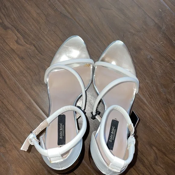 New ZARA white metallic silver strapped stilettos heel unique rare cushion strap - Picture 6 of 9